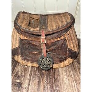 Rare VTG. 1950s Wicker w/ Leather Trim Fishing Creel w/ Antique Brass Fly Reel